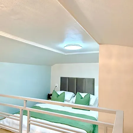 Cozy Museum View 104