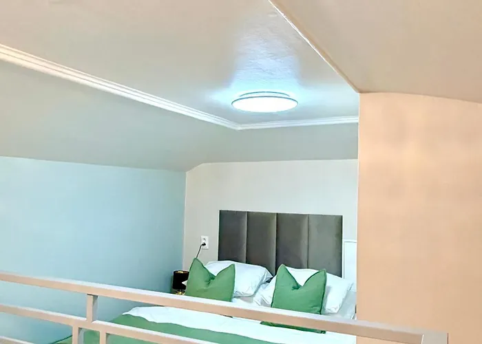 Cozy Museum View 104