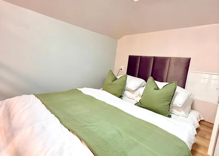 Cozy Museum View 104