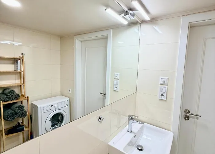 Cozy Museum View 104 *